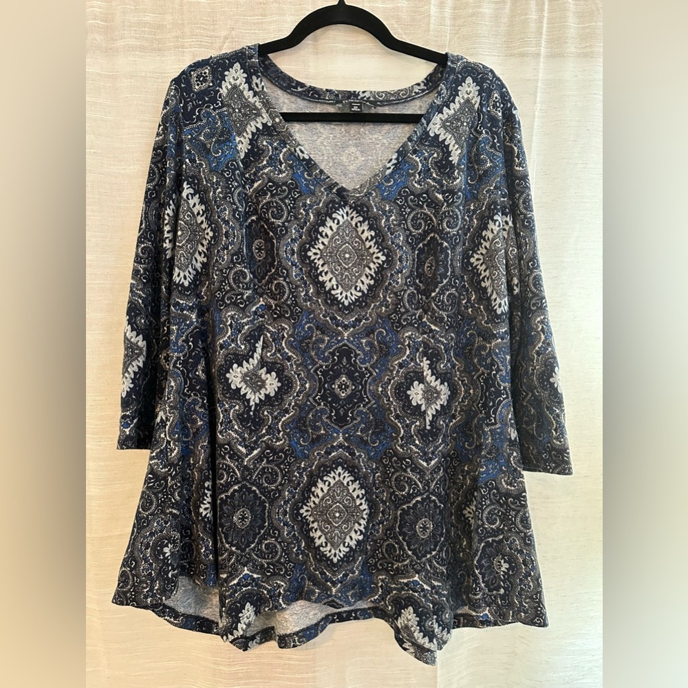 Roz & Ali Blue Boxy Tunic with 3/4 Sleeves and V-Neckline